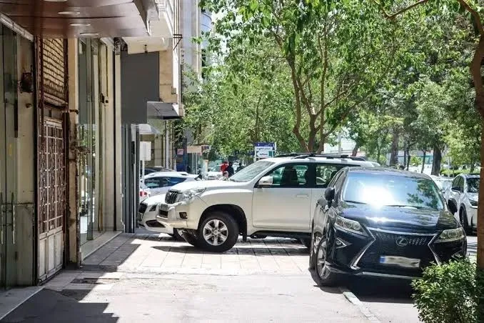 ثبت گزارش سد معبر خودرو‌ها در «پلیس من» بدون تماس با ۱۱۰