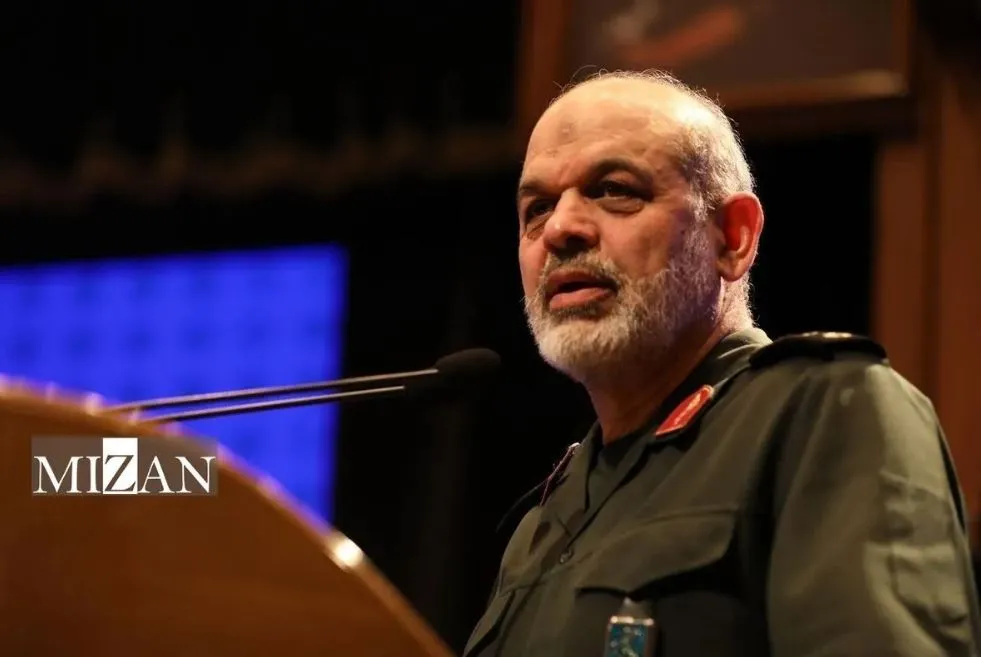 سرلشکر وحیدی: قدرت‌های فرامنطقه‌ای حق دخالت در خلیج‌فارس را ندارند