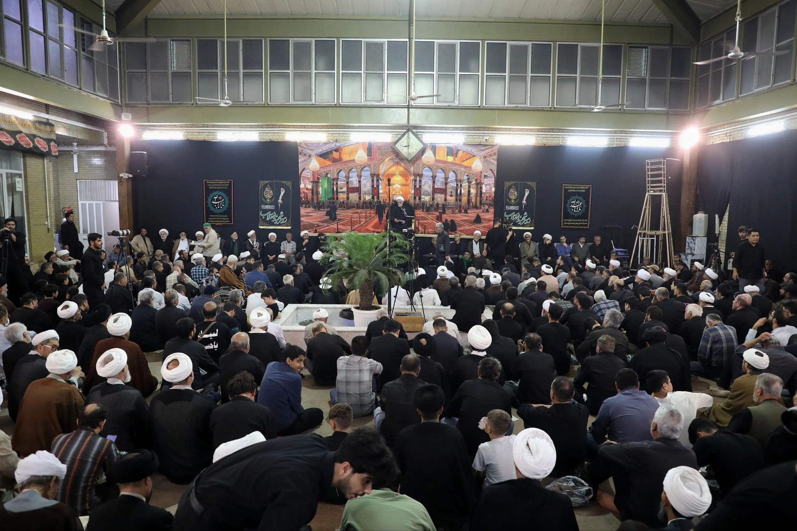 برگزاری مراسم بزرگداشت رهبر شهید انقلاب از سوی آیت‌الله العظمی سیستانی در قم