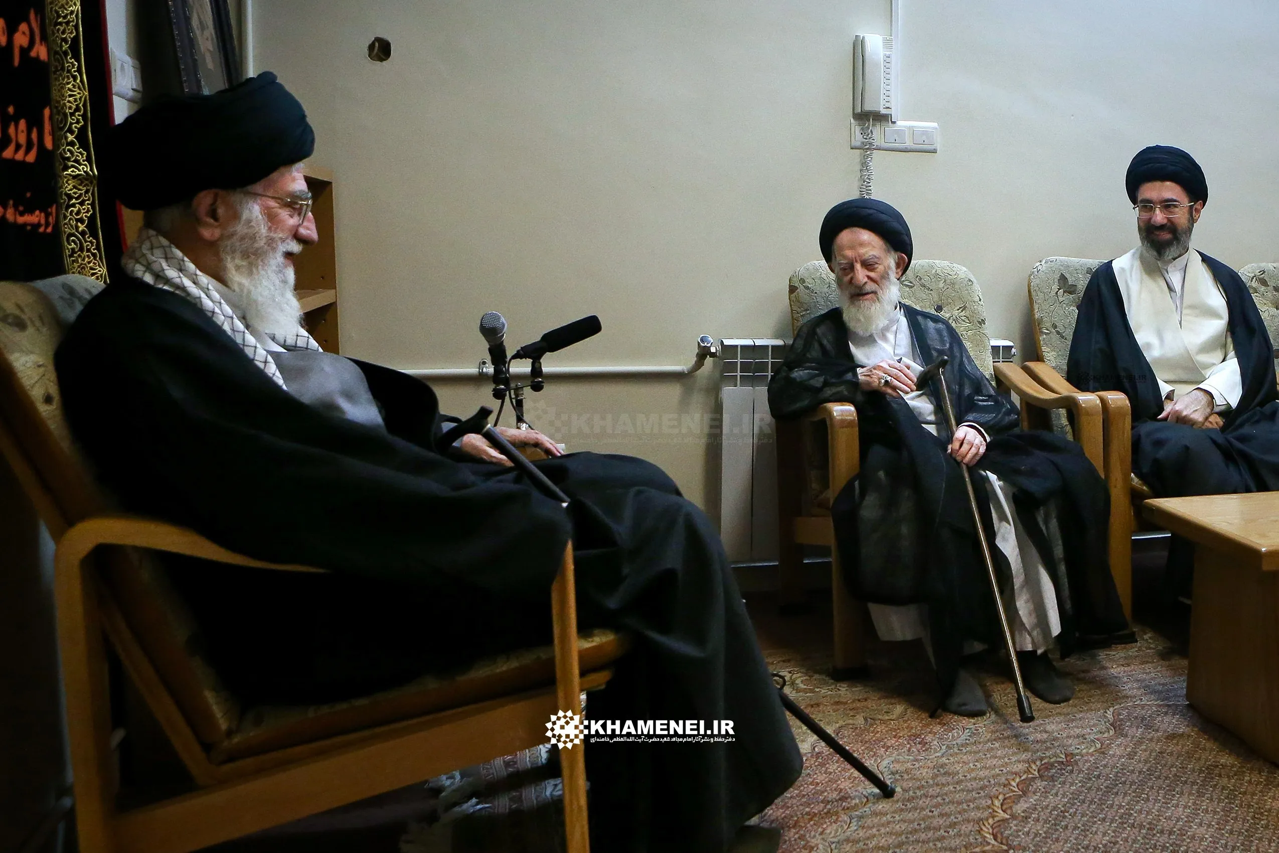 قابی دیده نشده از دیدار حضرت آیت‌الله العظمی شهید سیّدعلی خامنه‌ای و مرحوم حضرت آیت‌الله العظمی شبیری زنجانی رضوان‌الله‌علیهما