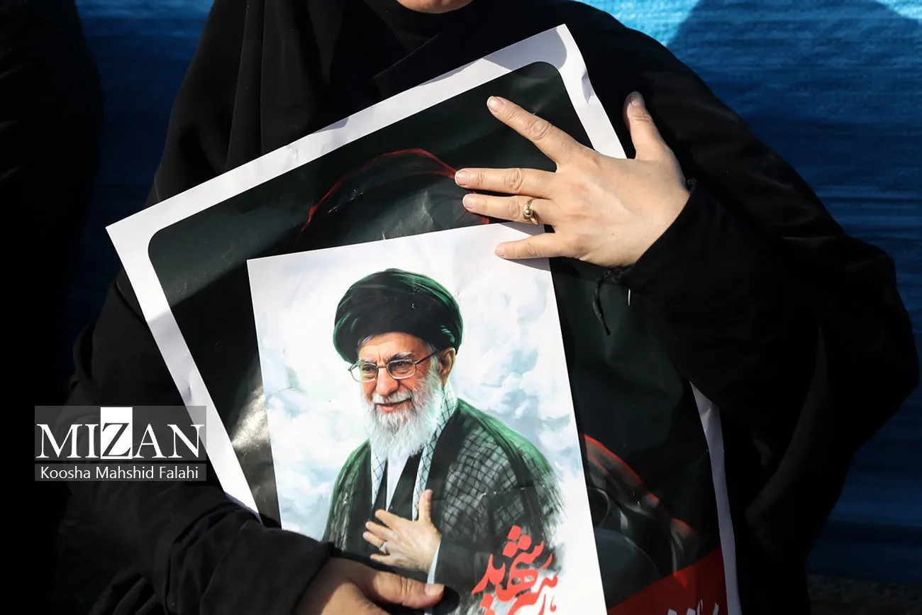 داغ مردم تهران تازه شد؛ برگزاری مراسم‌ چهلم «آقای شهید ایران» در مصلای امام خمینی (ره)