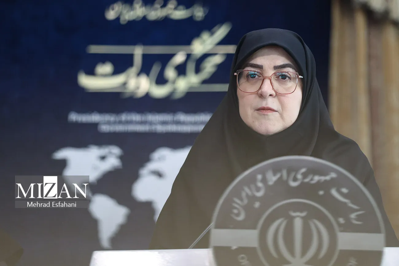 مهاجرانی: تعداد داروهای با کمبود نصف شد/ تصمیمی برای افزایش حقوق کارکنان دولت نداریم