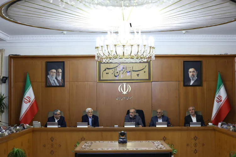 تقدیر رئیس جمهور از مدال آوران مسابقات آسیایی/ تاکید بر حمایت پایدار از قهرمانان ورزشی و اولویت دهی به رشته‌های مدال آور