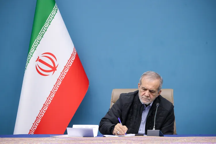 پزشکیان:سیاست سالمندی باید به یک برنامه ملی، پیش نگر و بین بخشی تبدیل شود/ ابلاغ 6 ماموریت مهم به دبیرخانه شورای ملی سالمندان کشور
